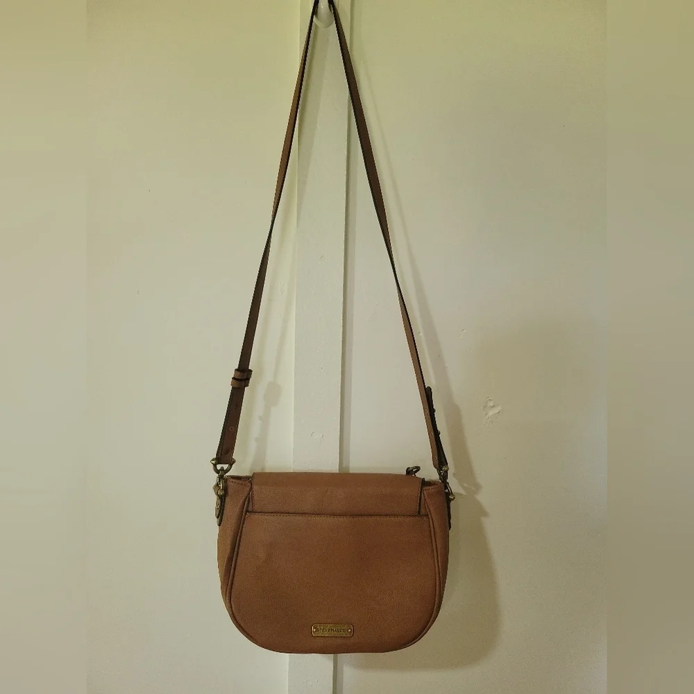Steve Madden Elegant Tan Leather Shoulder Bag - Picture 4 of 13